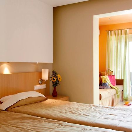 Astoria Hotel Troulos Bagian luar foto