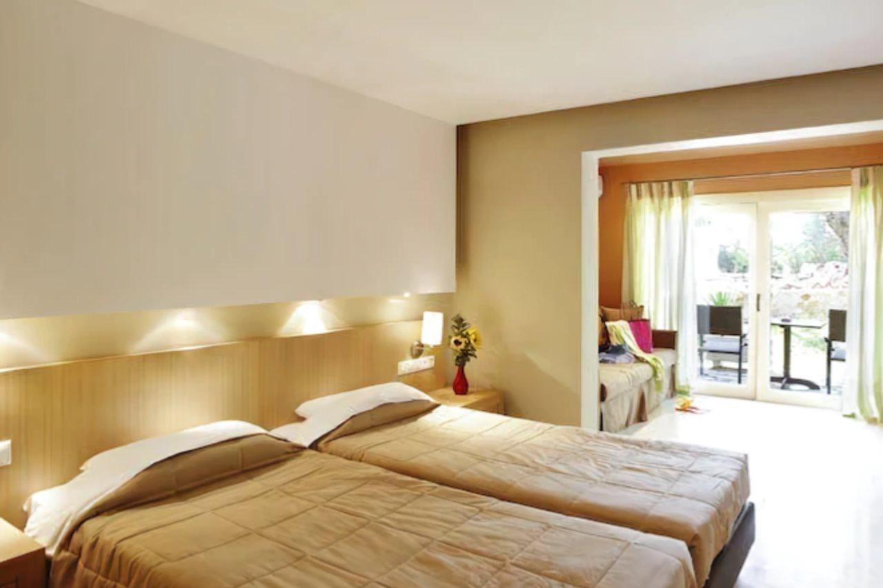 Astoria Hotel Troulos Bagian luar foto