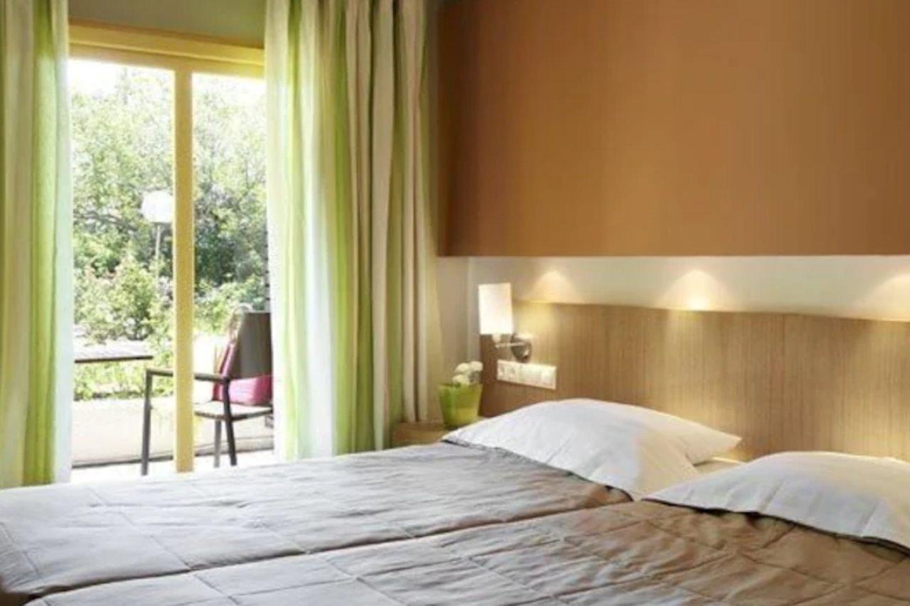 Astoria Hotel Troulos Bagian luar foto