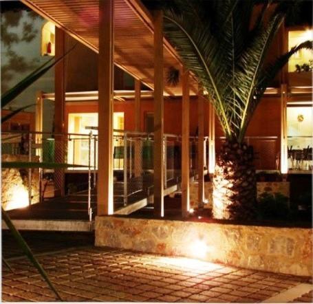 Astoria Hotel Troulos Bagian luar foto