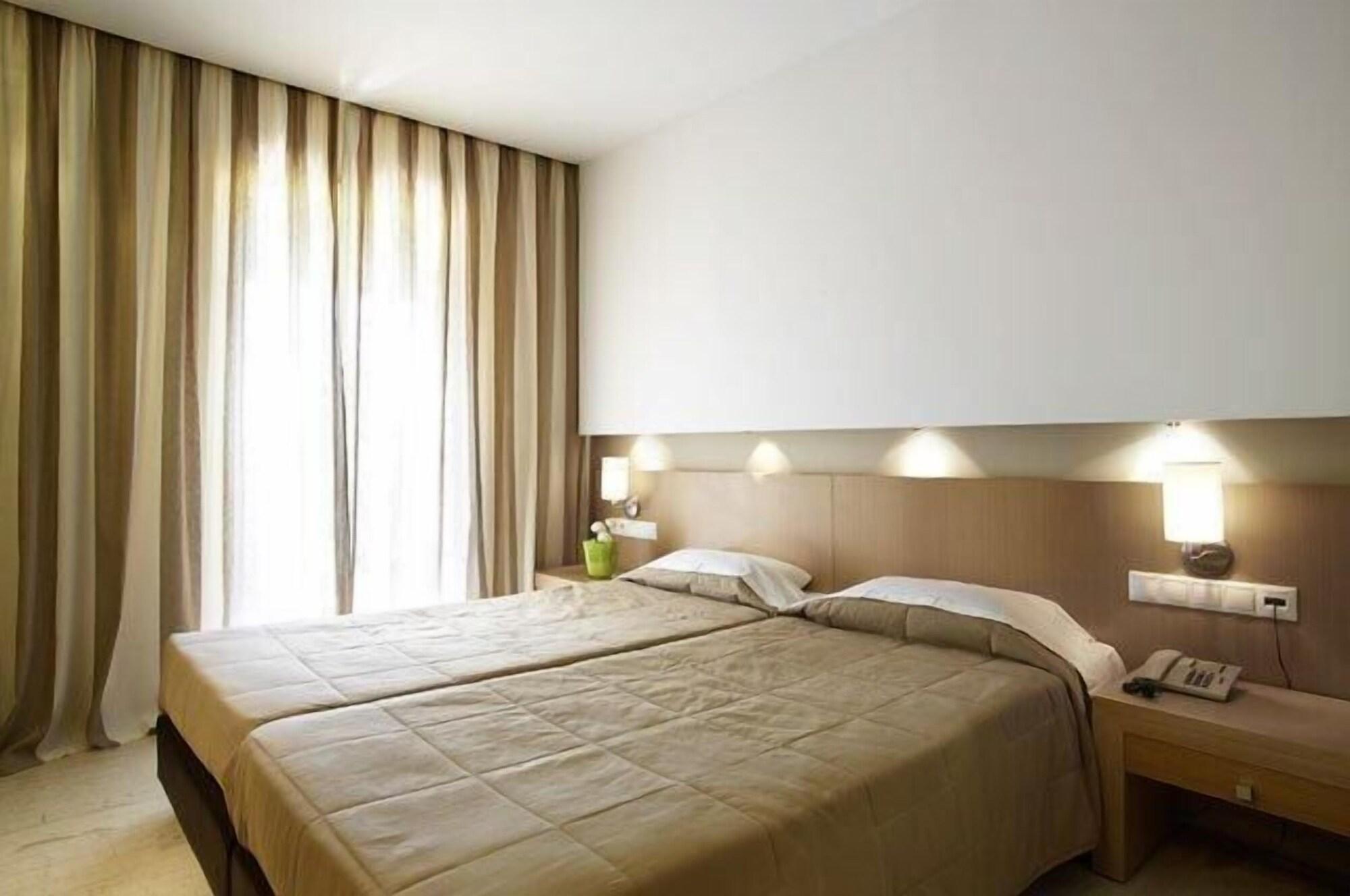 Astoria Hotel Troulos Bagian luar foto