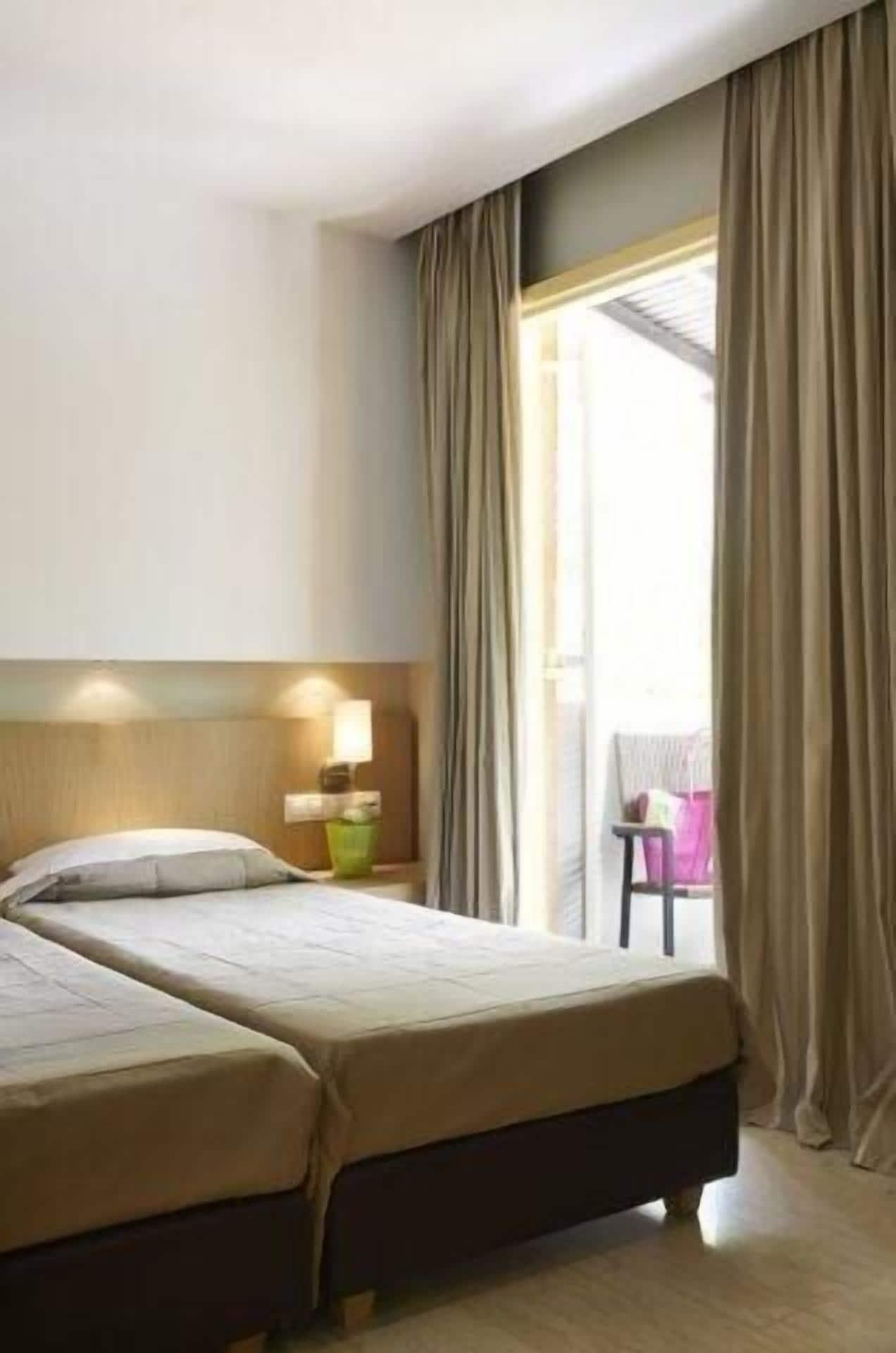 Astoria Hotel Troulos Bagian luar foto